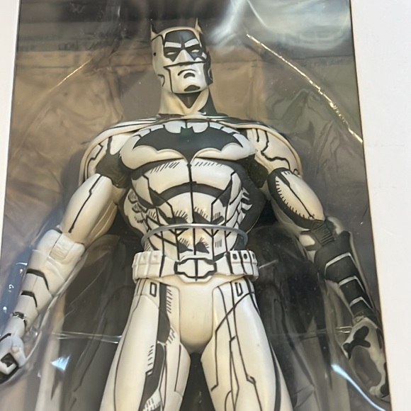 Batman black and white action figure Jim Lee - Picture 9 of 10